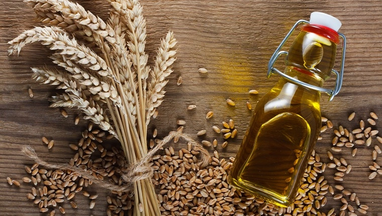 Пшенично зърно и масло от пшеничен зародиш