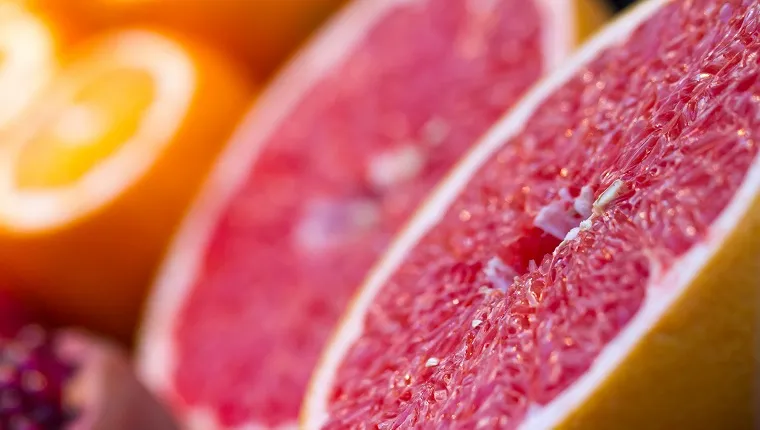 Изглед отблизо на разрязан грейпфрут
