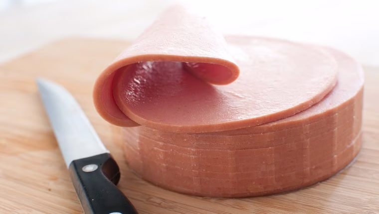 Können Hunde Bologna essen? Ist Bologna sicher für Hunde?