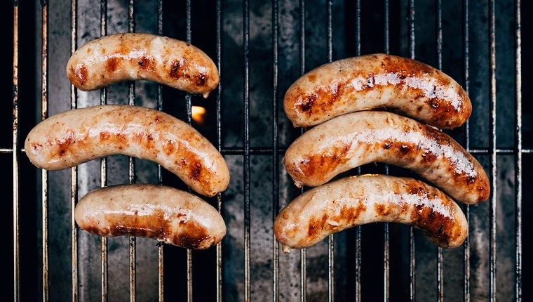 Können Hunde Bratwurst essen? Ist Bratwurst sicher für Hunde?