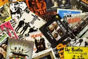 A Beatles kislemezborítók. Minden lemez eredeti az első megjelenés évéből.