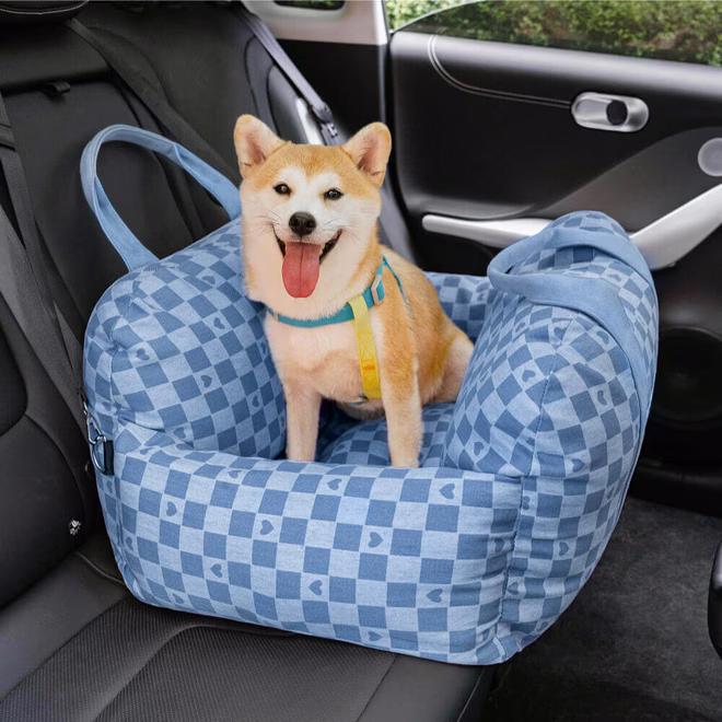 Shiba Inu Hund in einer erstklassigen Hundesitz-Reisetasche, einem FunnyFuzzy Dog Produkt.